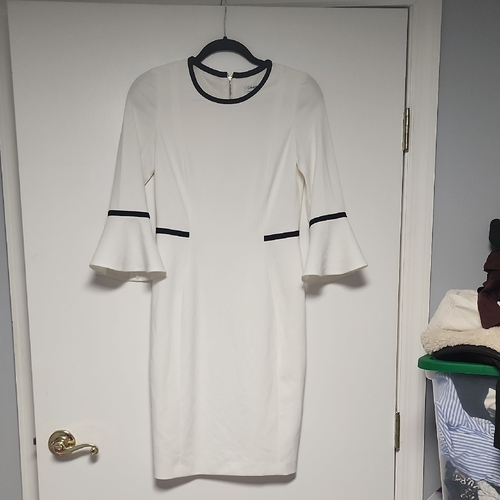 NWT Calvin Klein Long Sleeve Black and White Formal Dress Size 4